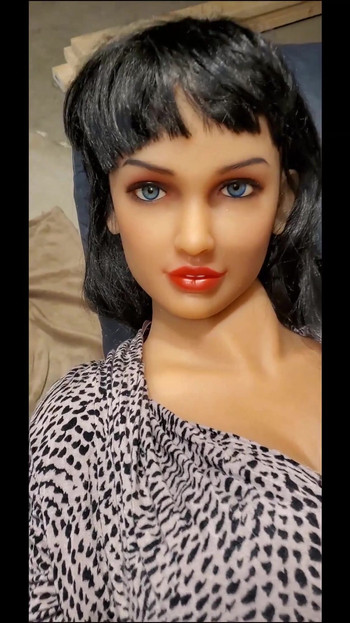 Ponekad tati jednostavno treba opuštanje, čak i ako mi je na licu. | Isječak 1