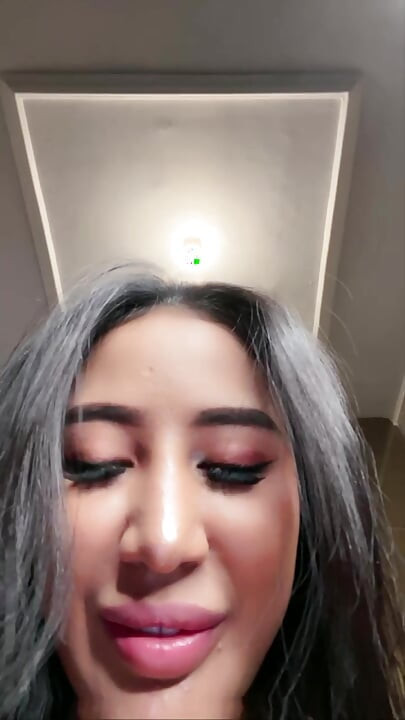 Webcam geiles indogirl voll nackt auf abruf