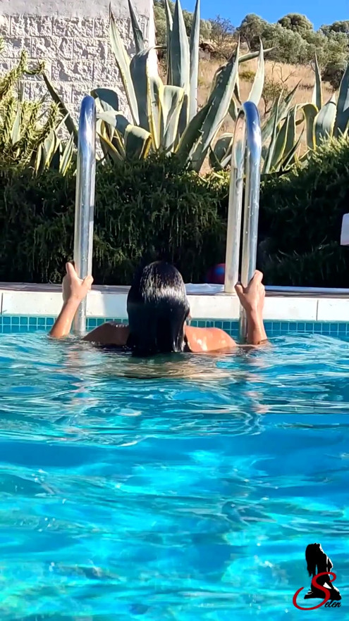 Selen Sweet. Milf with big ass in the pool | Clip 2