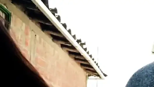 Gadis seksi ini muncrat dan muasin memeknya sendirian untuk penggemarnya