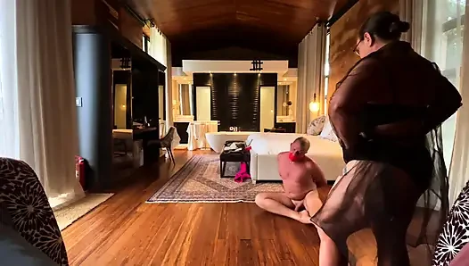 Dominatrix sahibe April