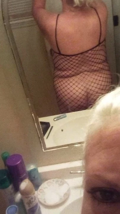 Pawg in fishnets