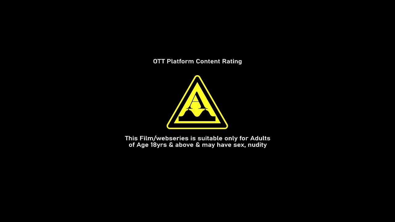 Soția modernă desi și-a prins soțul făcând sex cu o fată excitată și transformat în sex dur sado-maso (film complet)