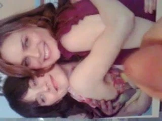 Gozando em cima de Emily e Zooey Deschanel
