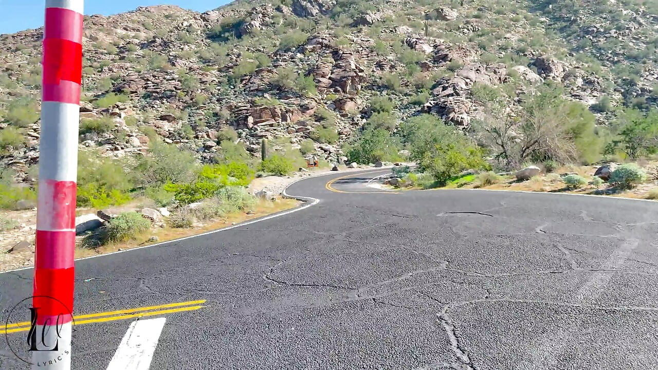 Pareja de ébano camina aire fresco y estrellas