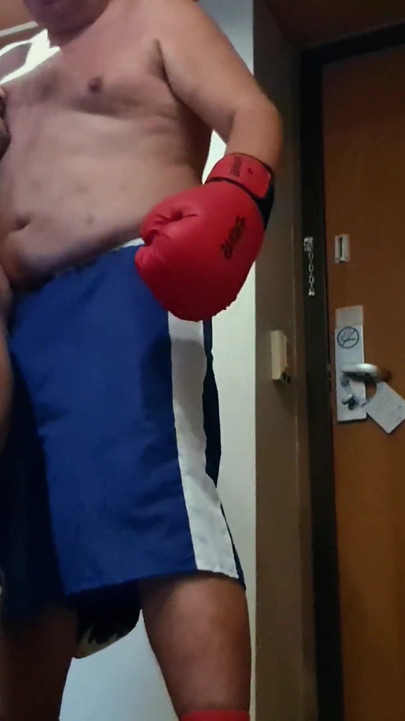 מתאגרף דובי שמנמן נגד ג'ובר