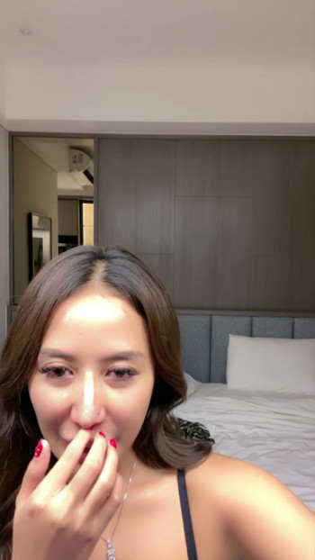 Pepek tergelincir ingerie, dalam panggilan video Koko Ketek | Klip 1