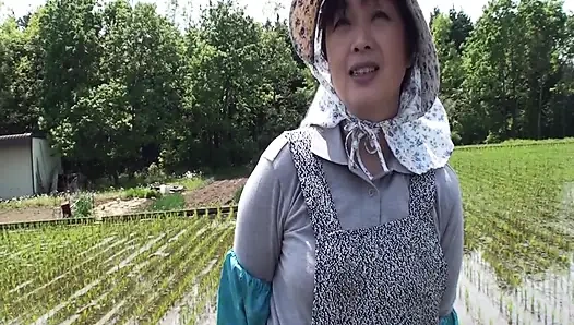 A076G05 Пока моего мужа нету дома! Грязный секс в отличном на улице с развратной зрелой женщиной, наслаждающейся съемкой AV!