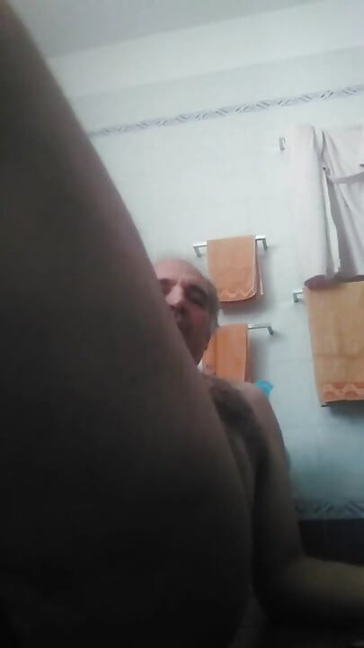 私は私の指で私の嫌いな人を自慰行為、汚れた古い私の本当の喜び。