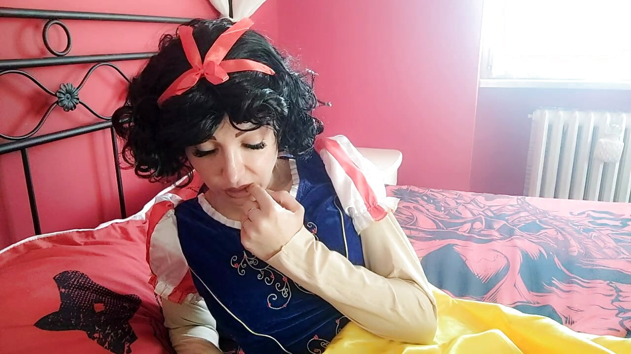 Frumoasa Albă ca Zăpada este într-adevăr prea nepoliticoasă și vorbește vulgar