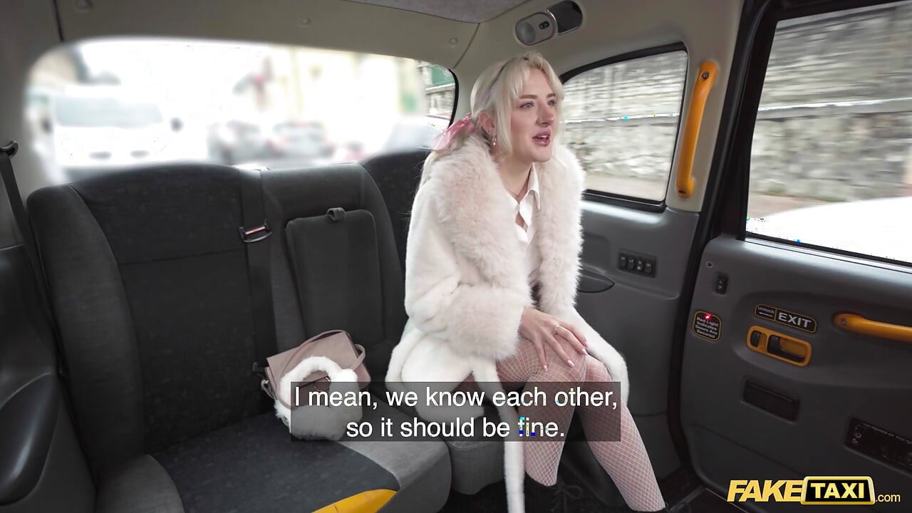 Blonde blaue augen kellnerin kann den ganzen tag ficken - Fake taxi