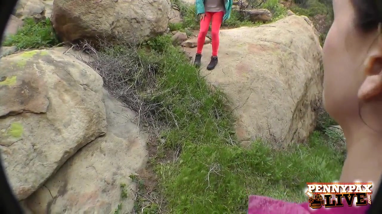 ペニー・パックスとサラ・シェボンの素晴らしいハイキングハメ撮り3p