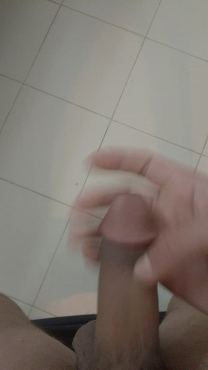 Melancap budak batang besar dekat untuk memancut mani