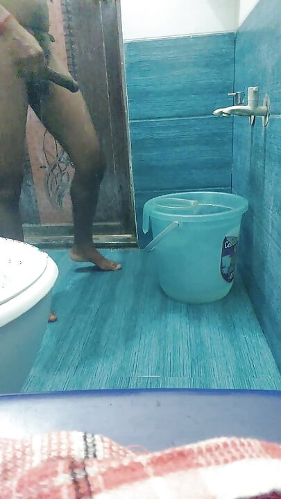 bathroom ke andar me hai Amit ka bahan ko yaad kiya Or unka Chhota chhota chheda me