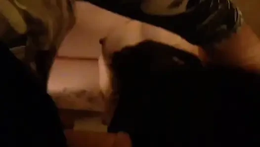 Devote cuckold-ehefrau hart benutzt
