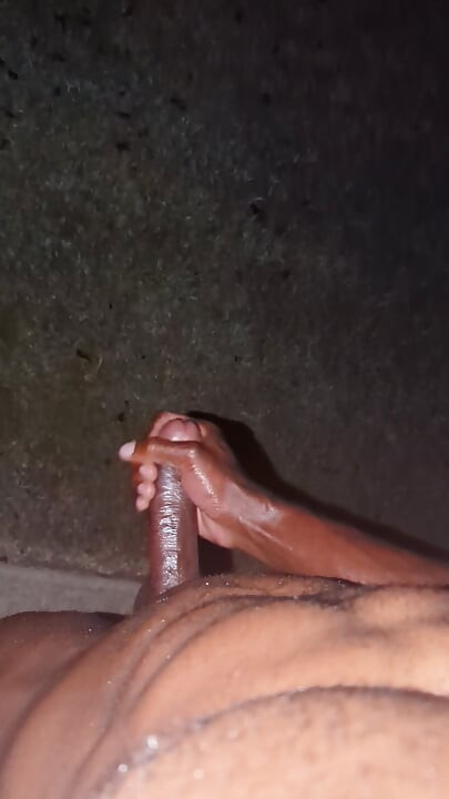 Éjaculation dehors sur le sentier