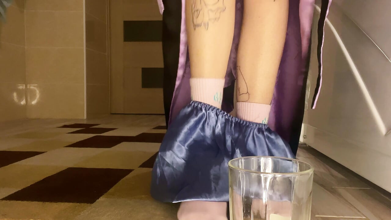 Eva Divas Pee in a Glass