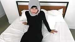 Fanculo la matematica, scopami! - La studentessa musulmana si masturba e viene inculata nella sua camera da letto - hijab hookup