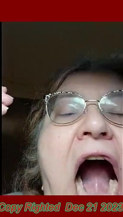 Video yang diminta lihat di dalam mulutku