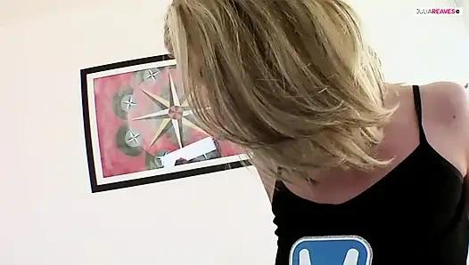 Tatlı hatun sert sikişten sonra büyük bir yarağı emiyor