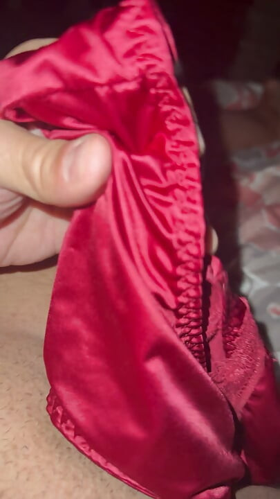 Juicey silky red panties