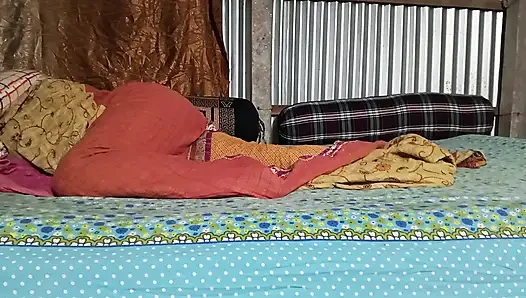 Adik tiri dengan desa pertama kali di rumah