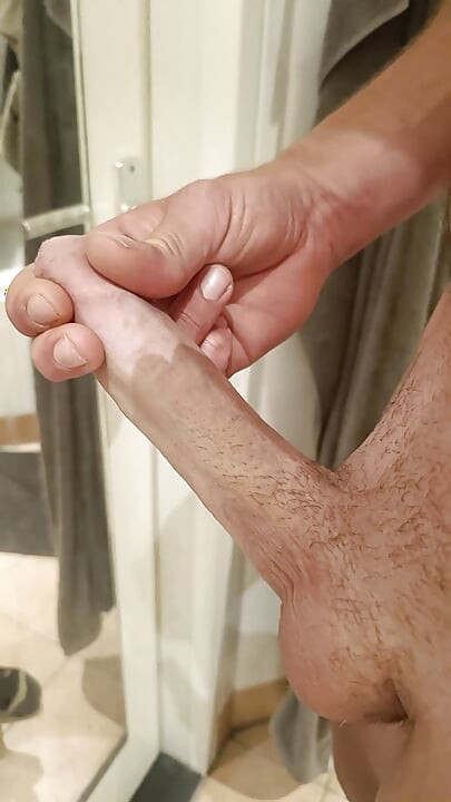 Etter å ha våknet, kunne jeg ikke unngå å måtte tømme ballene mine