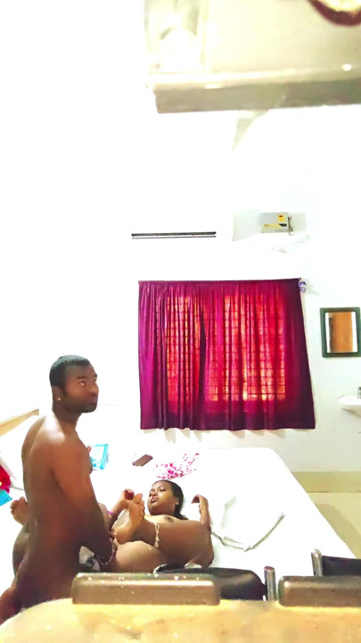 Mitrachi aai Mota lauda ghusai kamwali bai ke chut me | Clip 1
