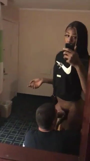 Sucking Black Shemale