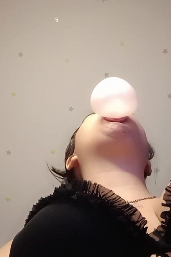 Underboob View While Doing Big Bubbles - Bunny Looner