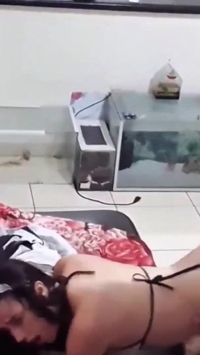 Udarila sam jako u pičku mlade devojke koja joj svršava u usta! | Klip 1