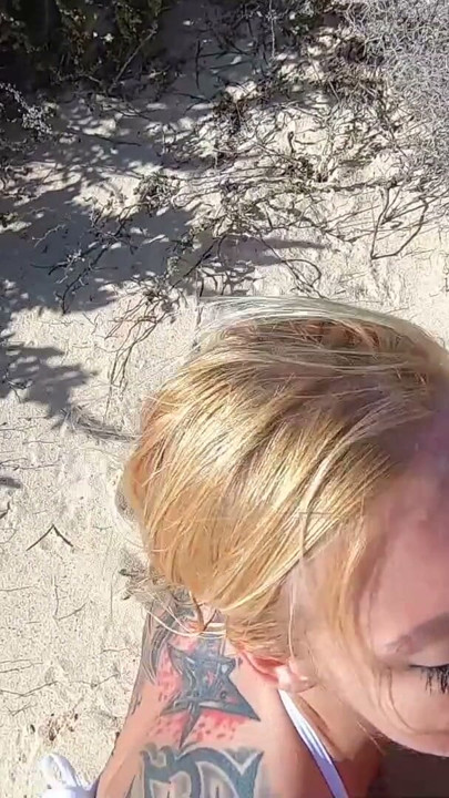 POV-BLOWJOB OUTDOOR HOLIDAY CUM SWALLOW | Clip 1