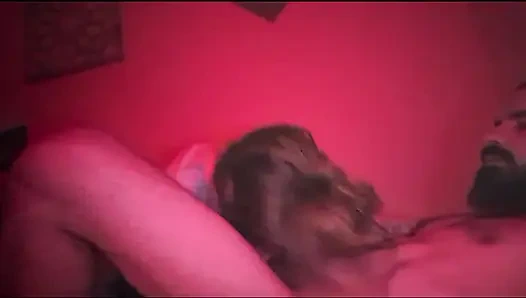 Memek becek cewek seksi ini dientot habis-habisan sama kontol besar sampai lubangnya menganga lebar