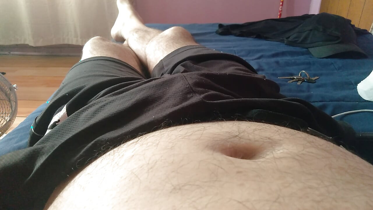 Γυμνός τύπος και η πούτσα του πρέπει να κάνουν έρωτα