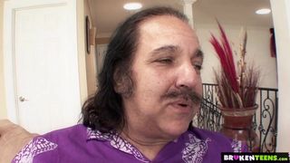 Brokenteens Ron Jeremy sta ancora andando duro