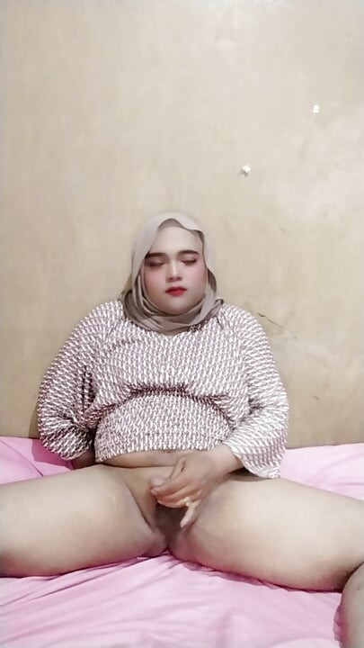 Ivvy crossdresser hijab feels horny after a month. Then she cums