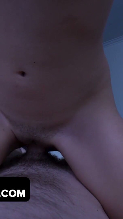 DadCrush - Remaja jalang Layla Jenner Menikmati Batang Besar Old StepDaddy | Klip 2