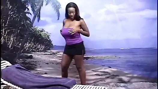 Sweet black babe gets naked by the ocean