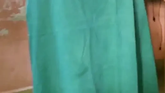 Hintli tamil yaramaz evli kadın renu petticoat bluz saree kocasının arkadaşı için azdırıyor! Indianhotwifex