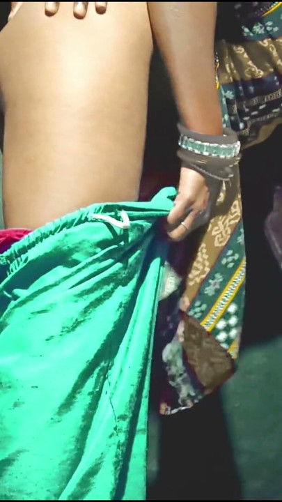 Bhabhi làng địt nhau với bao cao su rồng | Đoạn video ngắn 3