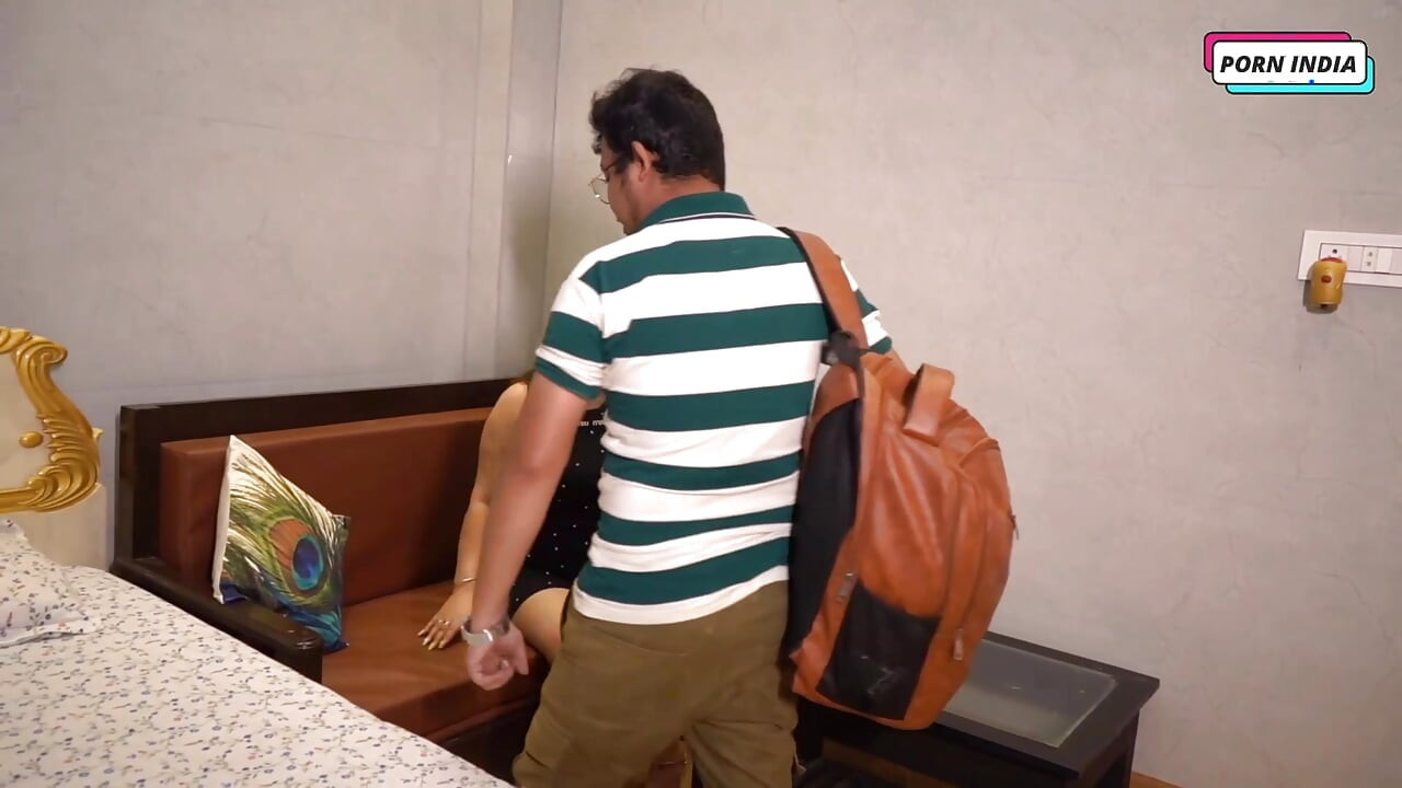 Hot Beautiful Girl Fucks Sales Man