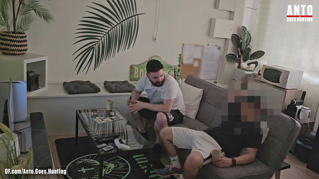 我的直男朋友“chris”（他以前发现我在撸管）上一次问我，并给我惊喜