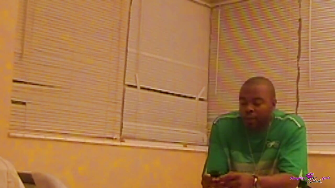 İkisi de ırklararası bir şeye baş edemeyecek kadar utangaçlar ama ısınıyorlar