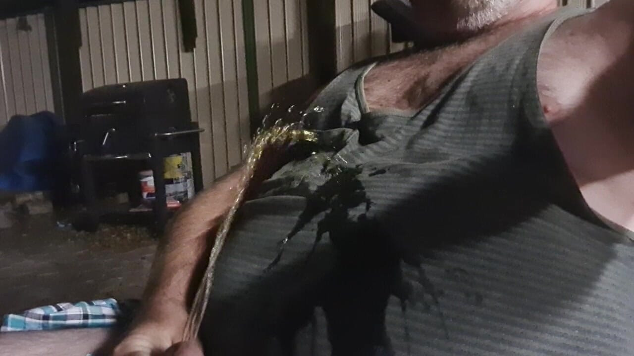 Quick backyard piss on myself