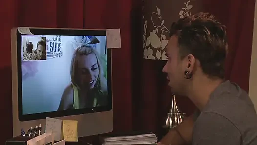 Трахаю сводную сестру, когда родителей нет дома
