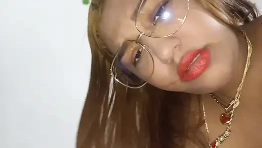 Gadis remaja latina rambut merah lagi asik nyepong kontol dan dientot habis-habisan - pov