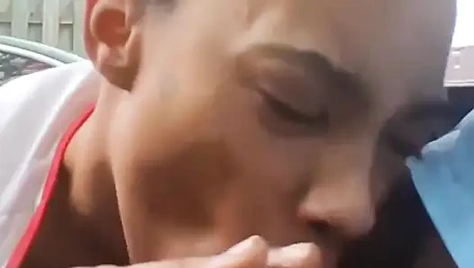 Cewek mungil kulit hitam disumpal sama besar pria kulit putih