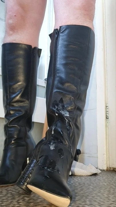 Cum on leather