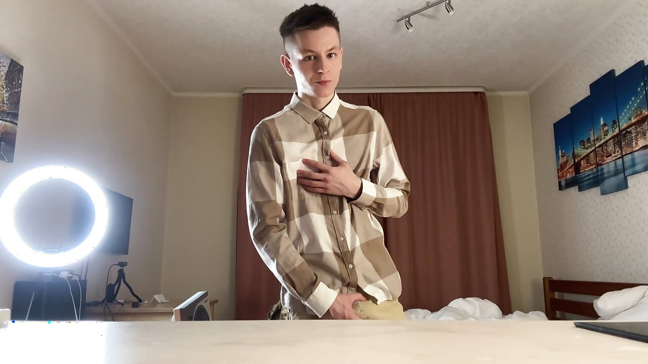 你的好学生在厨房桌子上射得很棒!