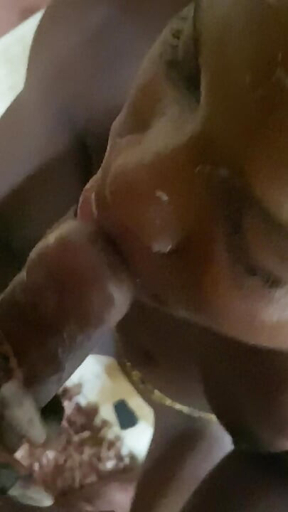 DSL, lèvres roses noirs 18 ta vieille ado donne une tête baveuse à une grosse noire, facefuck, black, gros plan